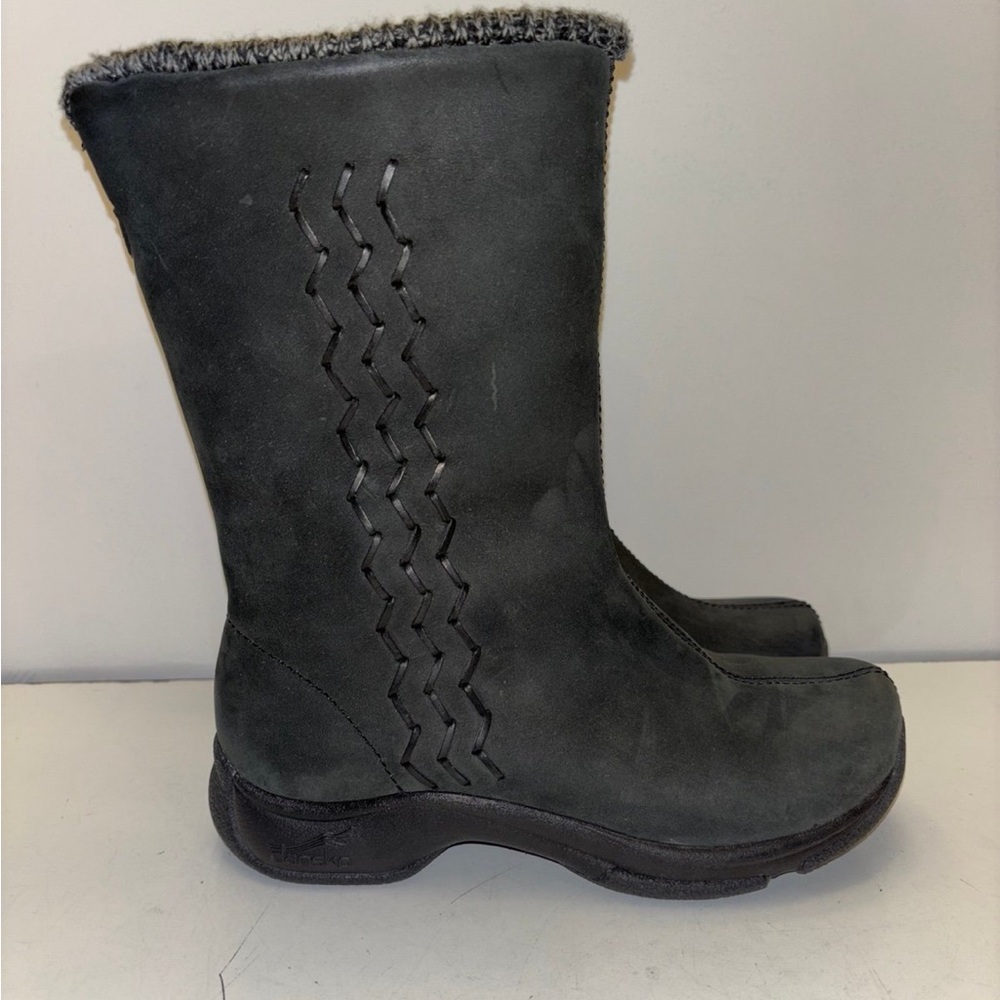 Dansko Black Leather Insulated
Embroidered Winter Boots size 37 (6.5)
